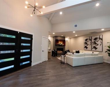 10023 Piping Rock Lane - Photo Thumbnail 2