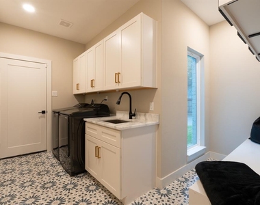 10023 Piping Rock Lane - Photo Thumbnail 20