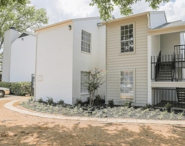 4717 Columbia Ave - Photo Thumbnail 1