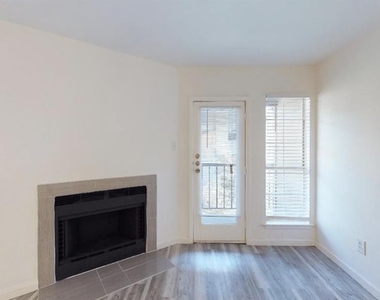 4717 Columbia Ave - Photo Thumbnail 5