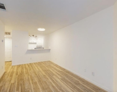 4717 Columbia Ave - Photo Thumbnail 2