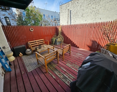 95th Street and 4th Avenue - Photo Thumbnail 6