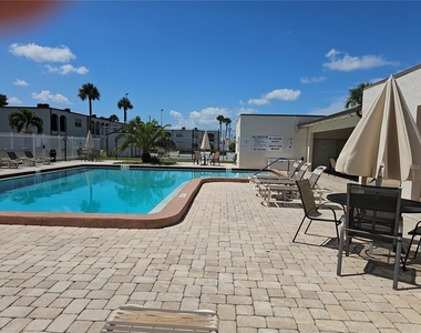 7701 Starkey Road - Photo Thumbnail 19