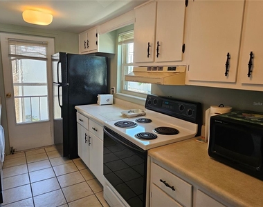 7701 Starkey Road - Photo Thumbnail 7