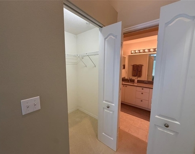 5320 Hyland Hills Avenue - Photo Thumbnail 11