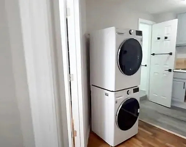 42 Avenue B - Photo Thumbnail 3