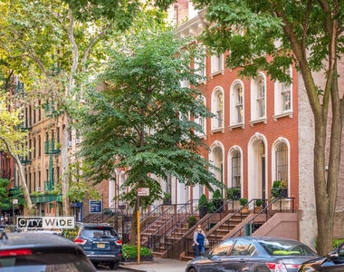 216 East 85th Street - Photo Thumbnail 3