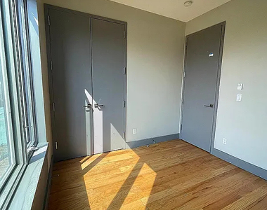 337 Melrose Street - Photo Thumbnail 9
