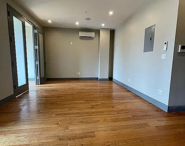 337 Melrose Street - Photo Thumbnail 6