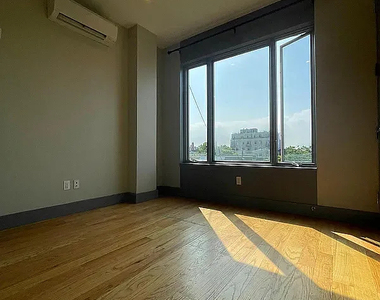 337 Melrose Street - Photo Thumbnail 2