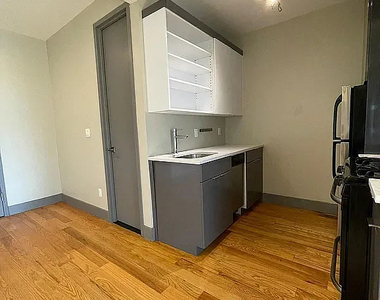 337 Melrose Street - Photo Thumbnail 7