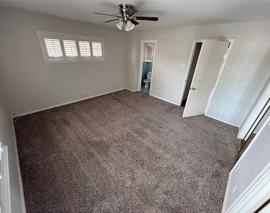 8604 Baltimore Drive - Photo Thumbnail 5
