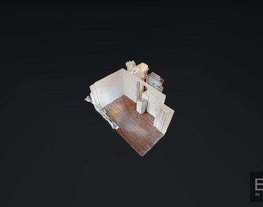 East 61th Street - Photo Thumbnail 3