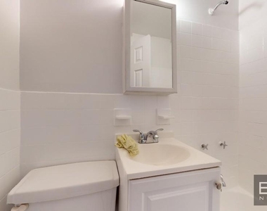 East 61th Street - Photo Thumbnail 2