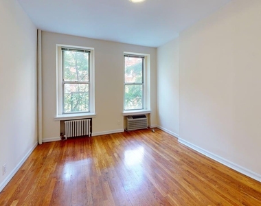 East 81st Street - Photo Thumbnail 5