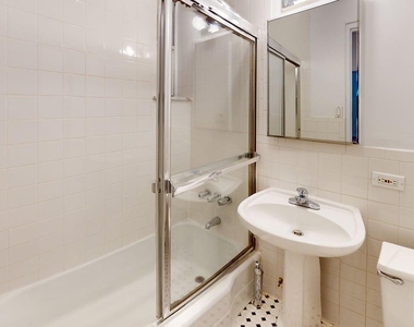 East 81st Street - Photo Thumbnail 6