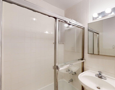 East 81st Street - Photo Thumbnail 2