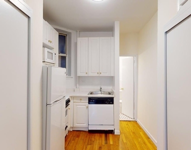 East 81st Street - Photo Thumbnail 1