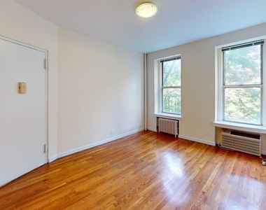 East 81st Street - Photo Thumbnail 4