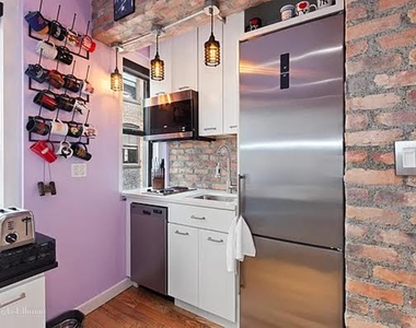 339 E 58th St - Photo Thumbnail 3