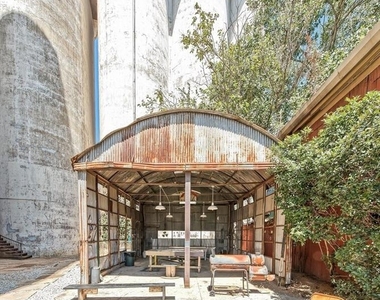 2400 S Ervay St - Photo Thumbnail 4
