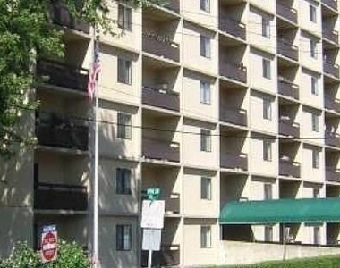904 3rd Ave - Photo Thumbnail 2