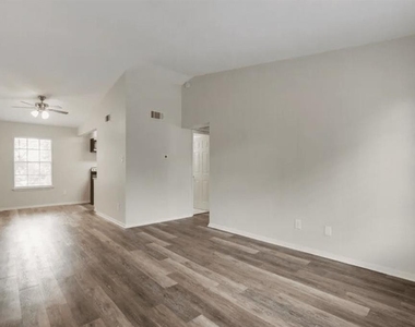 313-319 Rose St - Photo Thumbnail 3