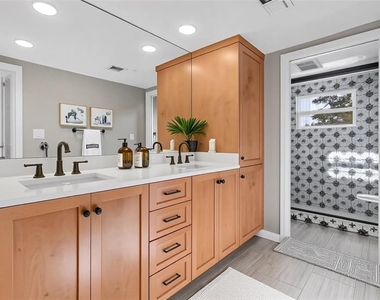 216 S Shore Crest Drive - Photo Thumbnail 16