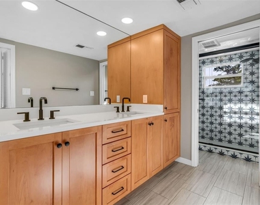 216 S Shore Crest Drive - Photo Thumbnail 17