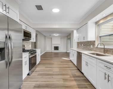 216 S Shore Crest Drive - Photo Thumbnail 6