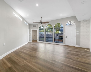 216 S Shore Crest Drive - Photo Thumbnail 10