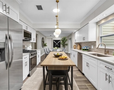 216 S Shore Crest Drive - Photo Thumbnail 5