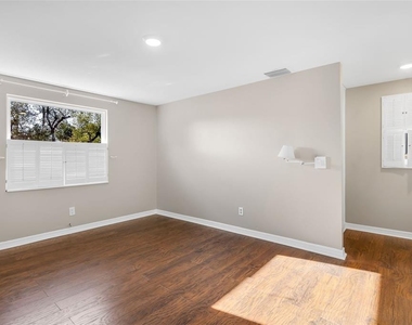 216 S Shore Crest Drive - Photo Thumbnail 24