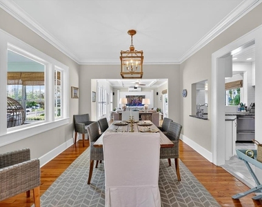 235 10th Avenue Ne - Photo Thumbnail 12