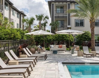 5000 Collina Terrace - Photo Thumbnail 3