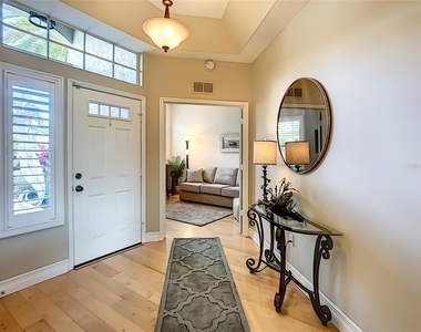 539 Fallbrook Drive - Photo Thumbnail 4