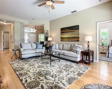 539 Fallbrook Drive - Photo Thumbnail 11
