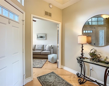 539 Fallbrook Drive - Photo Thumbnail 5