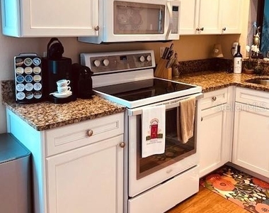 9320 Clubside Circle - Photo Thumbnail 6