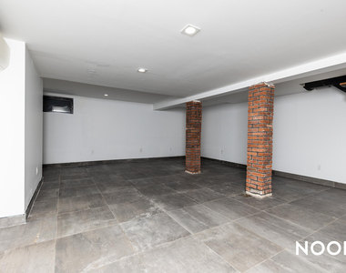 298 Gates Avenue - Photo Thumbnail 4
