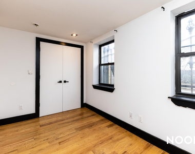298 Gates Avenue - Photo Thumbnail 19