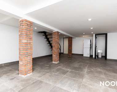 298 Gates Avenue - Photo Thumbnail 2