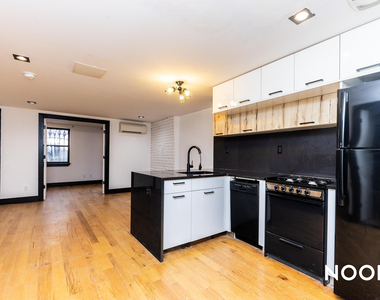 298 Gates Avenue - Photo Thumbnail 13