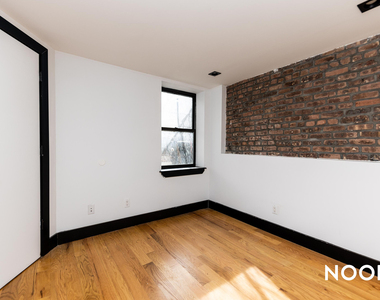 298 Gates Avenue - Photo Thumbnail 10