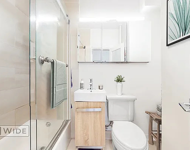 418 East 74th Street - Photo Thumbnail 3
