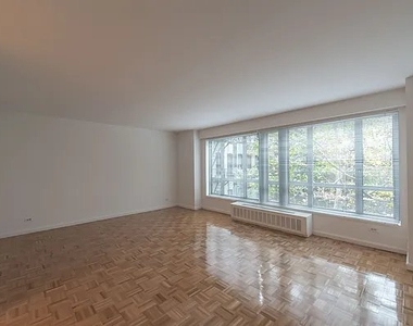 East 87th Street - Photo Thumbnail 0