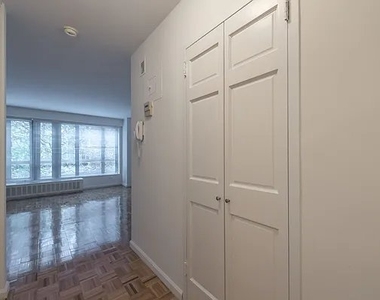 East 87th Street - Photo Thumbnail 10