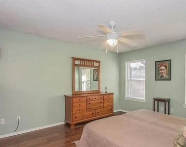 1828 Overland Street - Photo Thumbnail 6