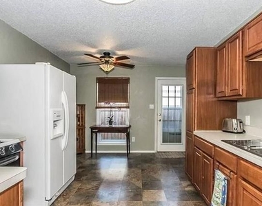 1828 Overland Street - Photo Thumbnail 3