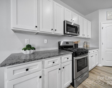 517 Stephen Foster Way - Photo Thumbnail 4